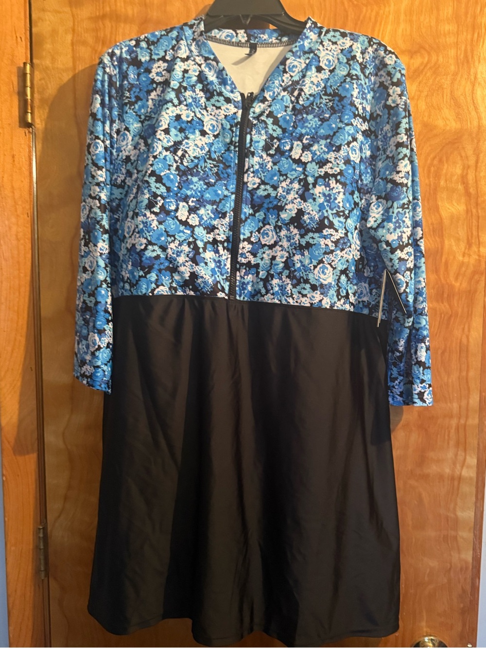 Nautica Blue Floral & Black Panel Women's Swim Dress padded bra in size 24 NWT